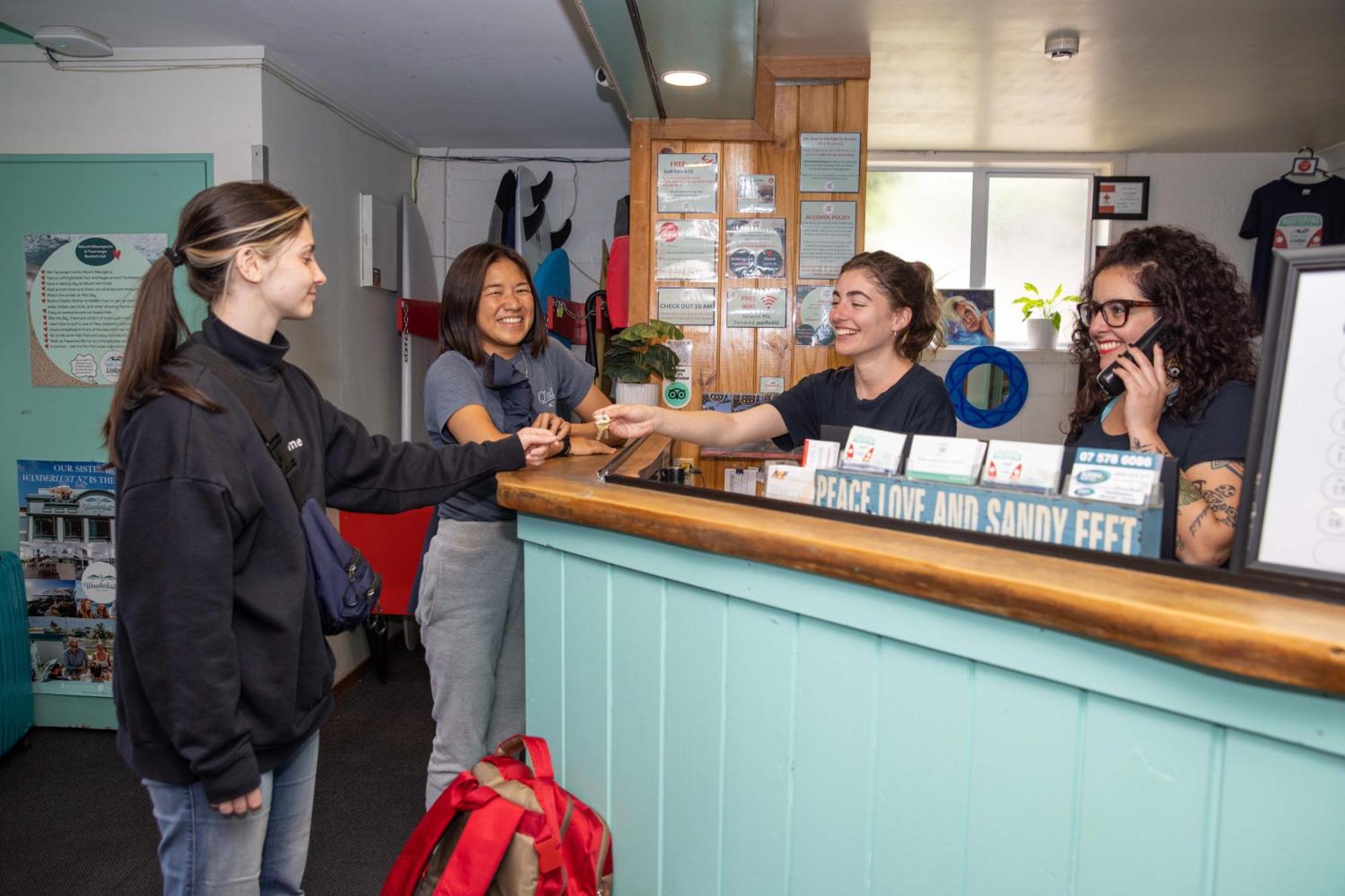 Pacific Coast Lodge And Backpackers Mount Maunganui Exterior foto
