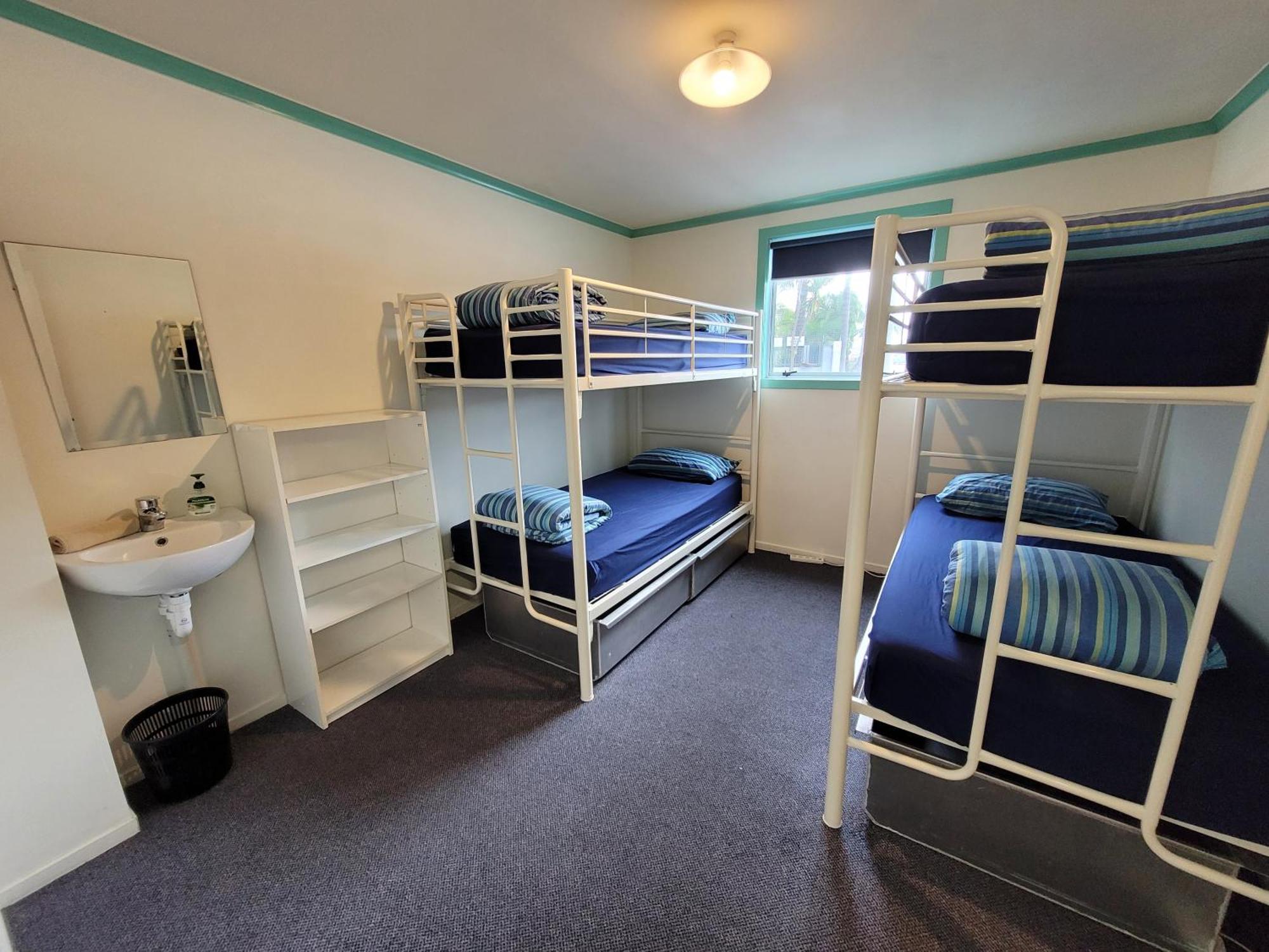 Pacific Coast Lodge And Backpackers Mount Maunganui Exterior foto